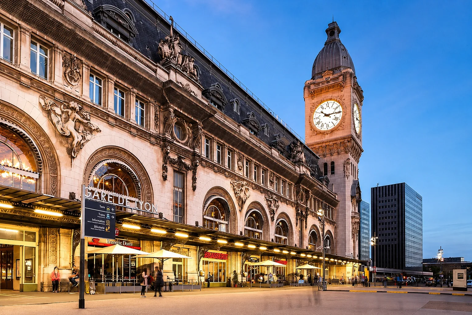 Gare de Lyon à Paris, façade et tour de l'horloge
