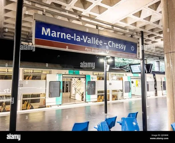 Gare Marne-la-Vallée Chessy, quai et train