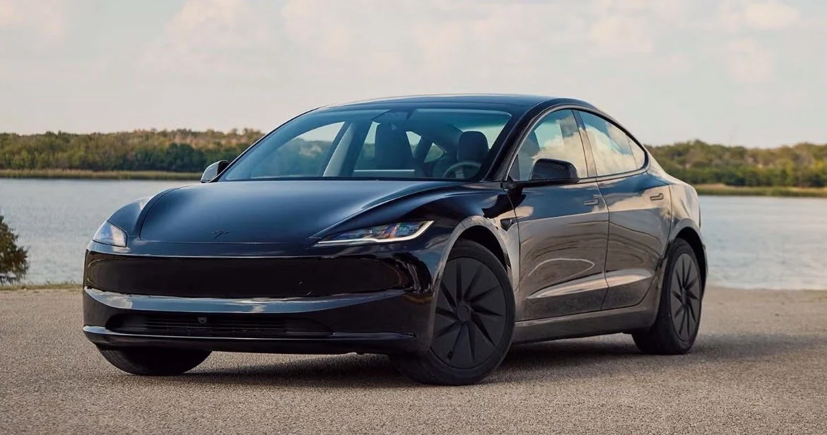 Tesla Model 3 noire MK Ride, vue avant